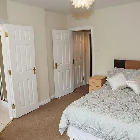 Spacious 4 Bedroom & 4 Bathrooms Galway