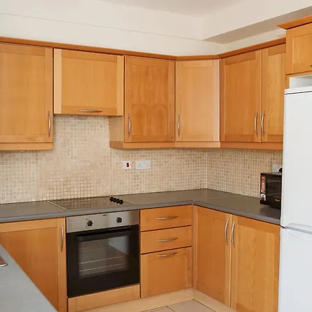 Spacious 4 Bedroom & 4 Bathrooms Nyaraló *